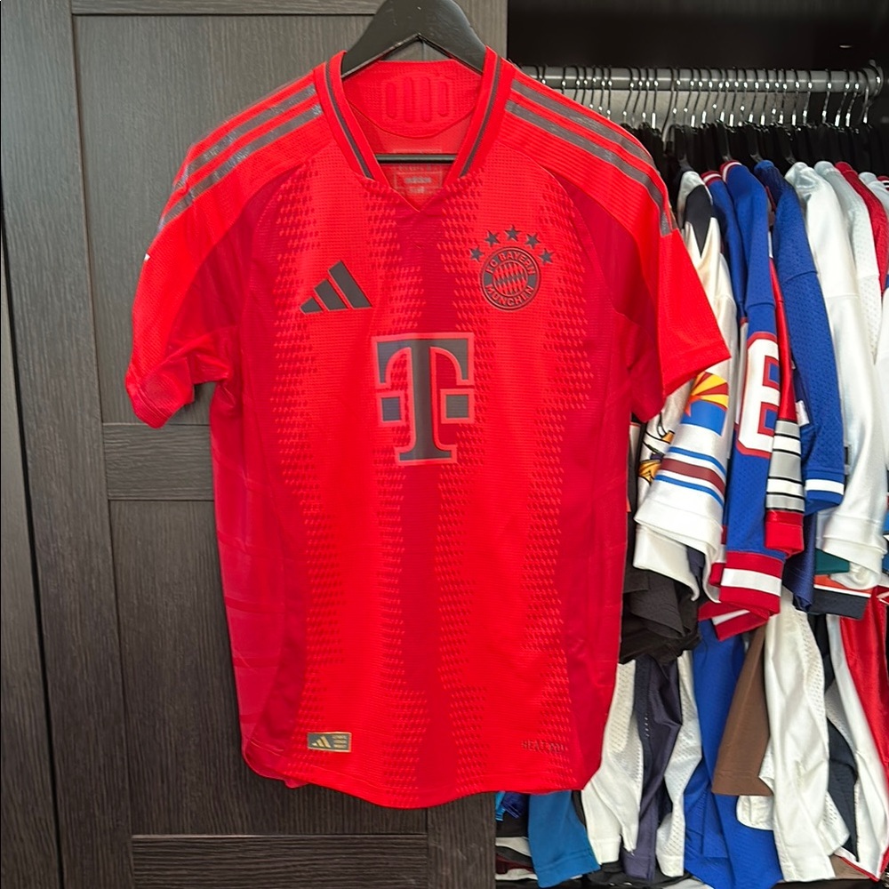 Bayern Munich adidas 2024/25 Home Authentic Muller Jersey - Red - Medium